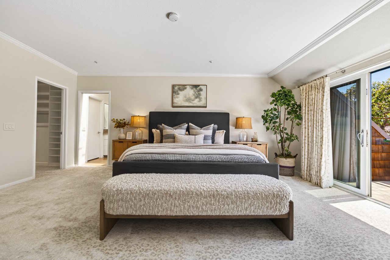 Luxurious End Unit in Point Tiburon