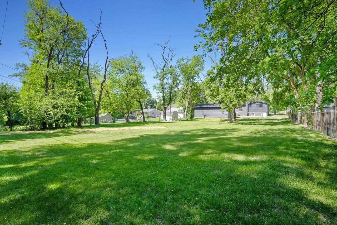 1N535 Park Blvd, Glen Ellyn IL – Fully Renovated Split-Level on Nearly Half an Acre Listed at $475,900