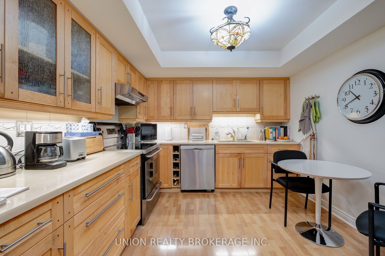 77 Carlton St, Ste 1203