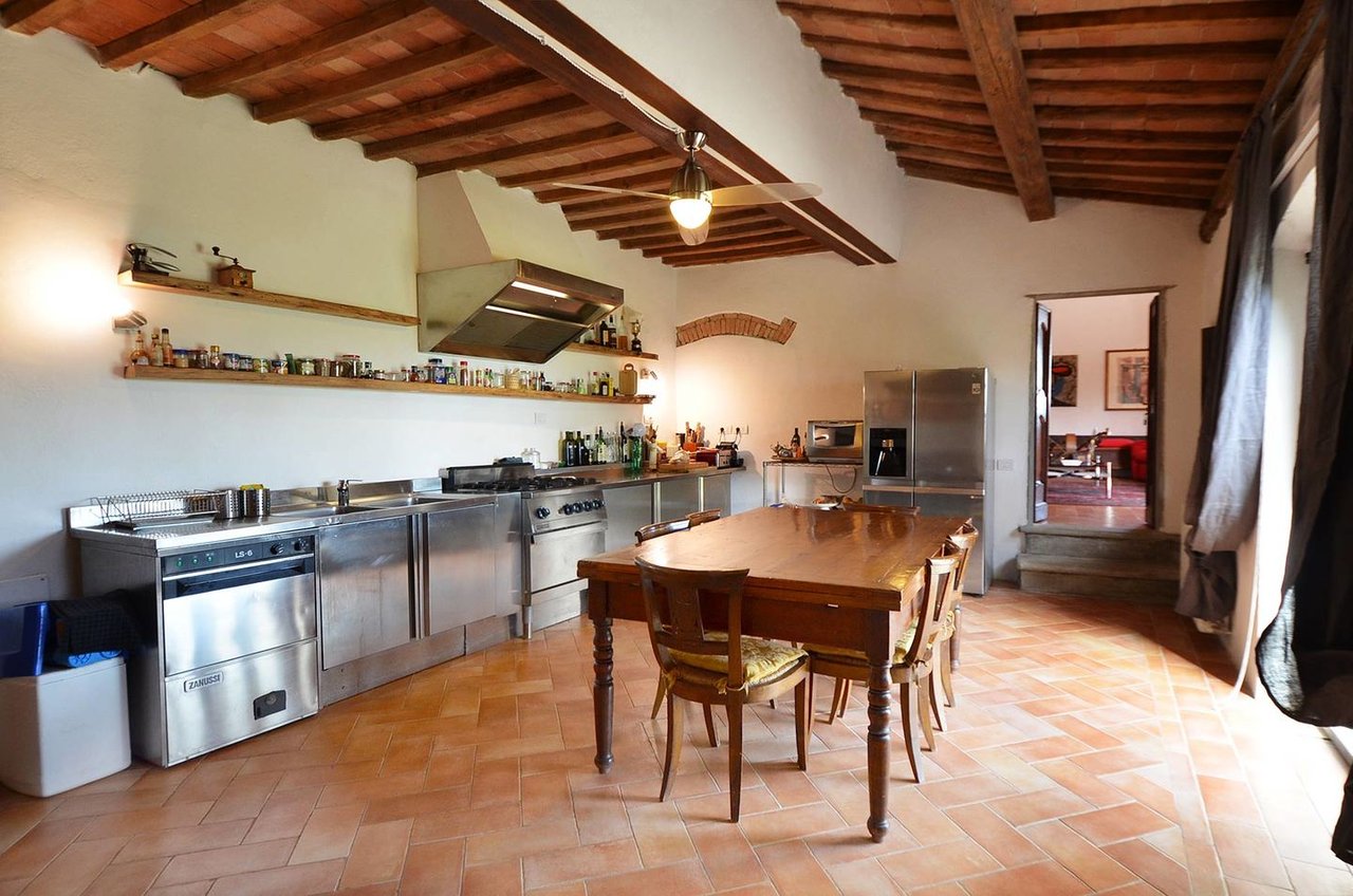Prestigious and Historic Country House with Pool