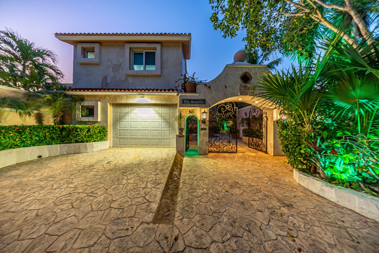 Villa Maravilla Puerto Aventuras | Golf-Front Luxury Villa