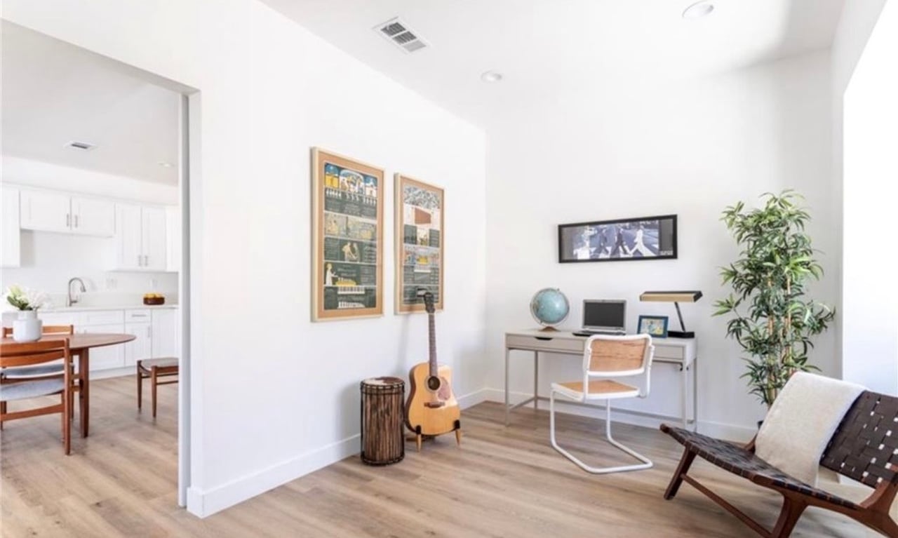 1731–1733 S New England St