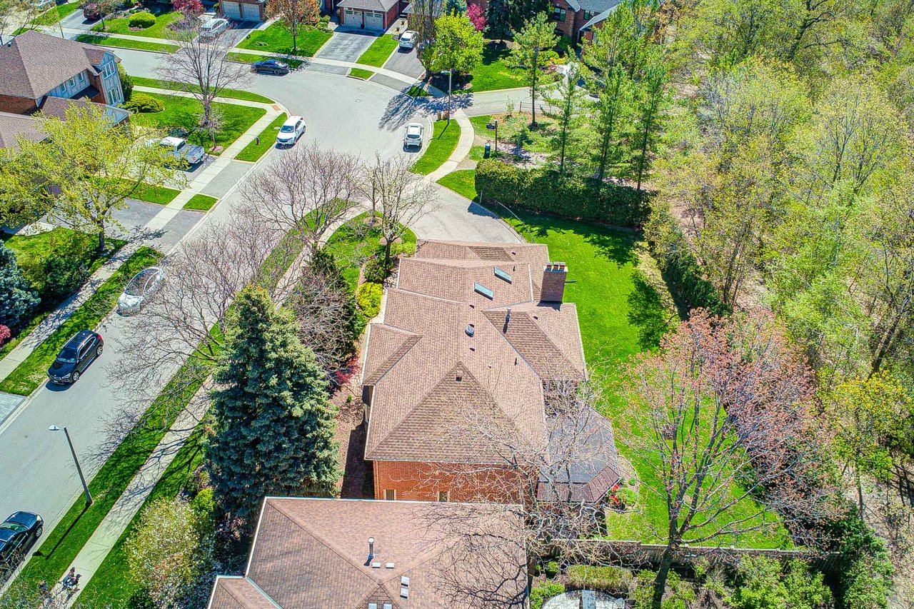 1296 Mapleridge Cres