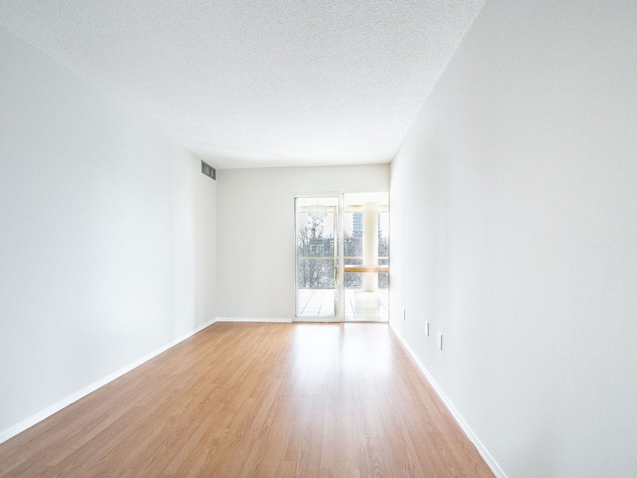 30 Harding Boulevard W, 404