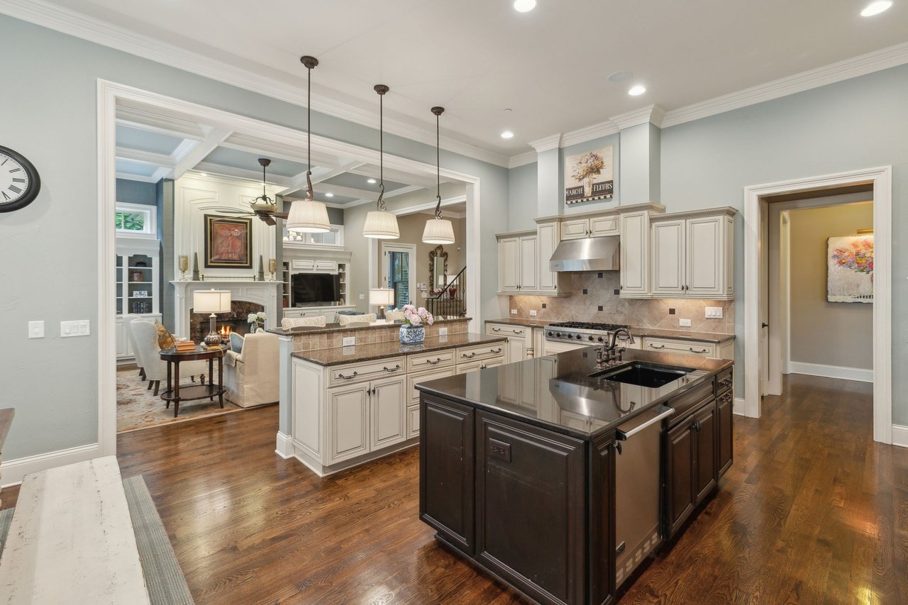 1025 Falling Leaf Cir