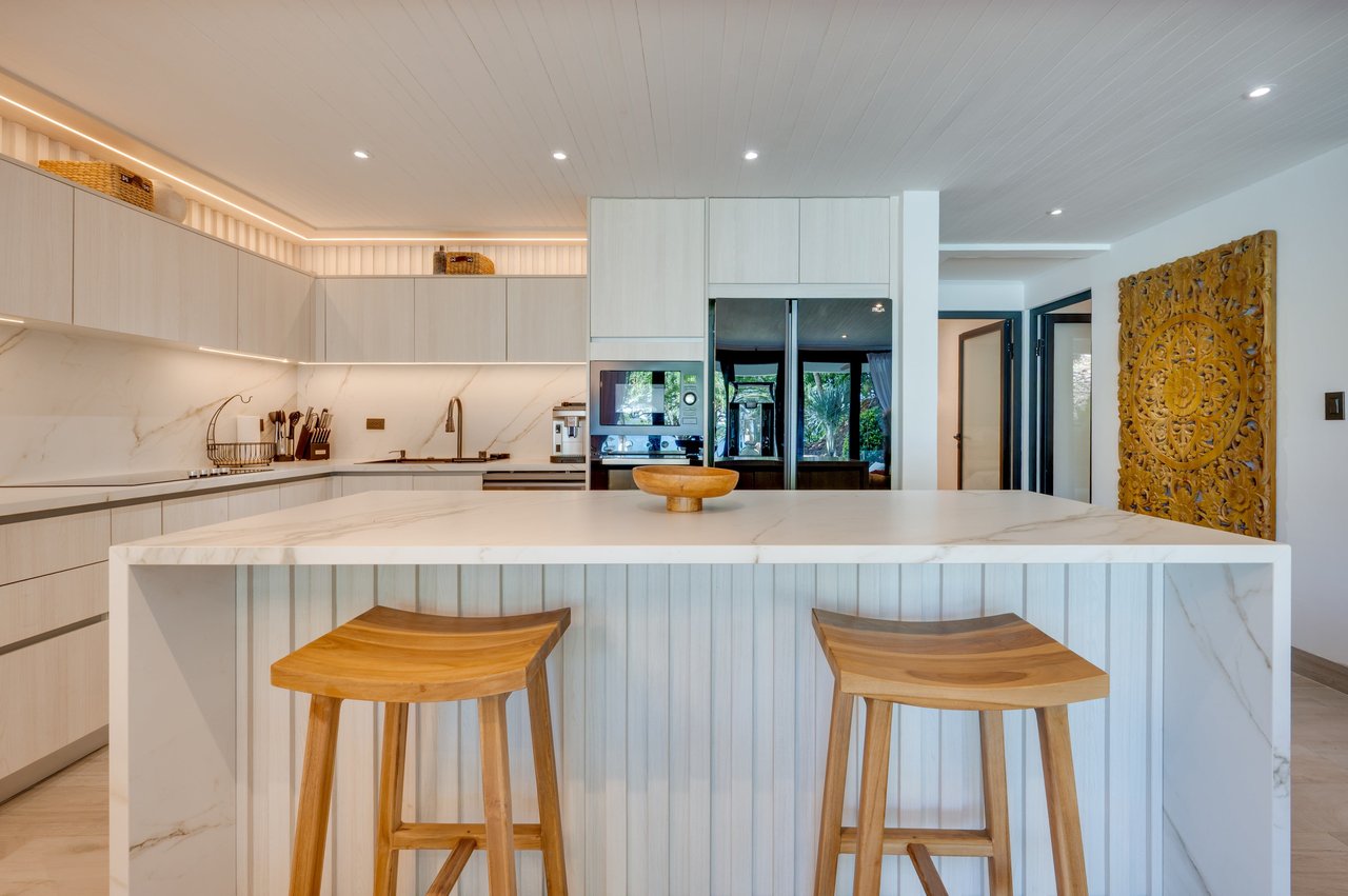 Flamingo Marina Cove 416 – Beachfront Condo