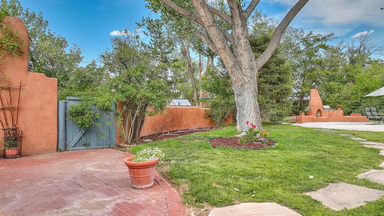 5910 Corrales Rd