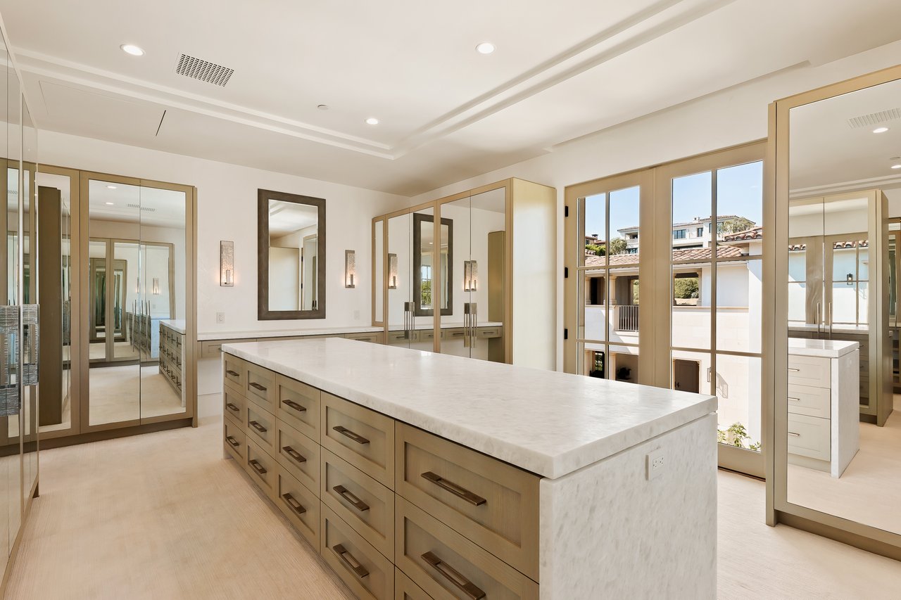 18 Swimmers Point, Newport  