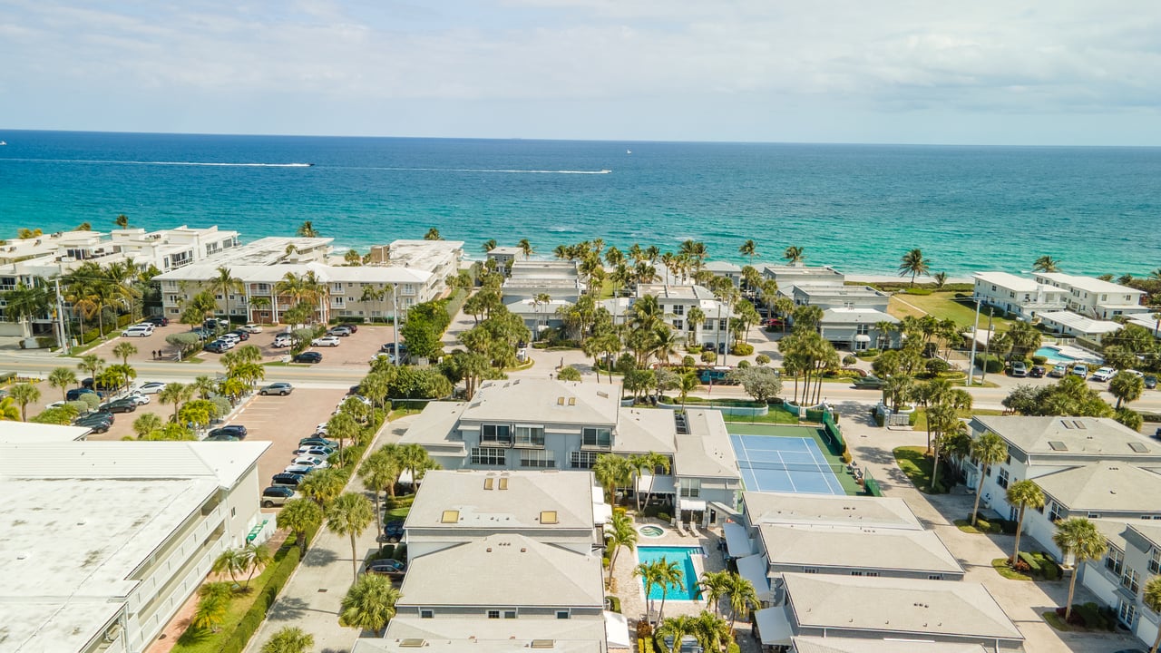 1194 Hillsboro Mile, Unit 72