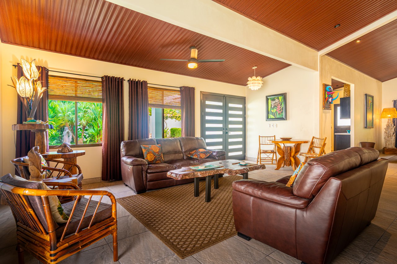 Villa Esmeralda - Big Pool. Big Lot. Big Lifestyle. Central Uvita, Walk to Everything!