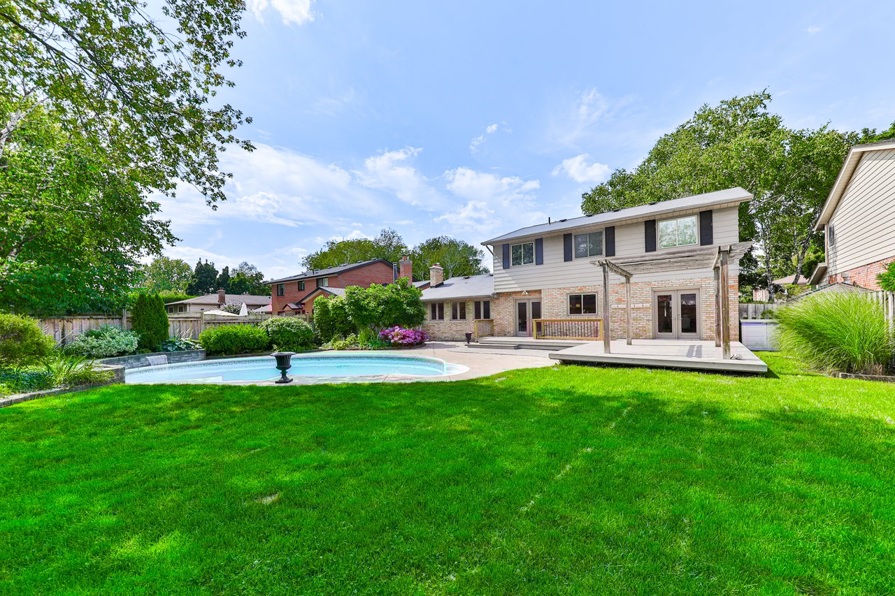 4456 Hawthorne Drive, Burlington, ON L7L 1G5