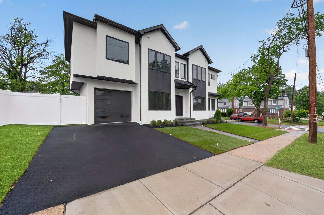 887 Linden Ave, Ridgefield, NJ 07657
