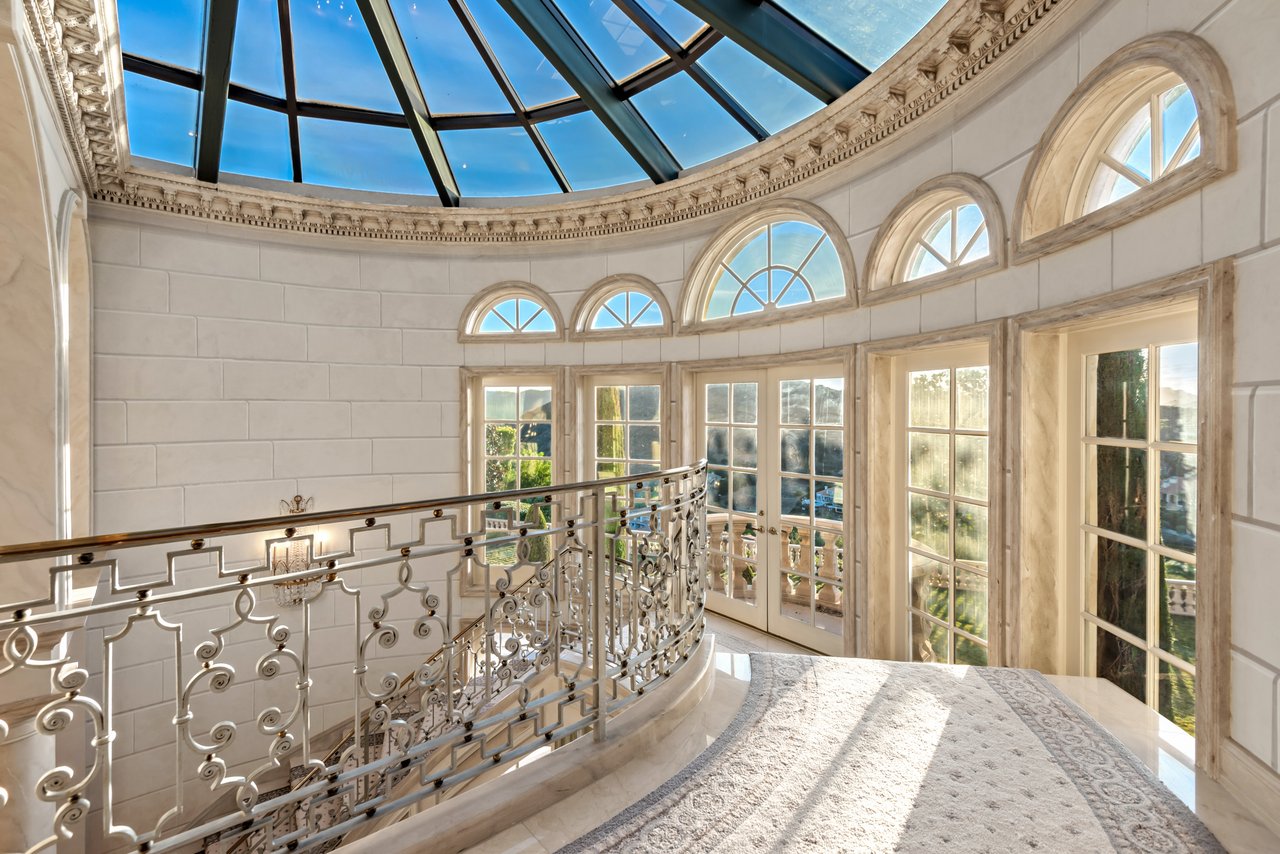 996 Vista Ridge Lane