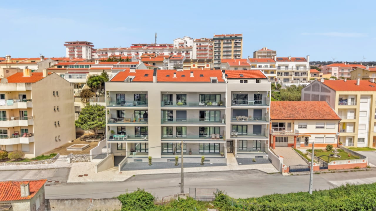 Bright Coastal Apartment with Large Terrace Just Steps from the Beach in Figueira da Foz