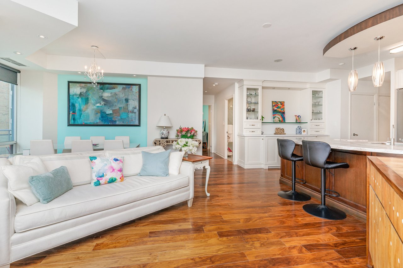 300 Bloor Street East, Suite 2107