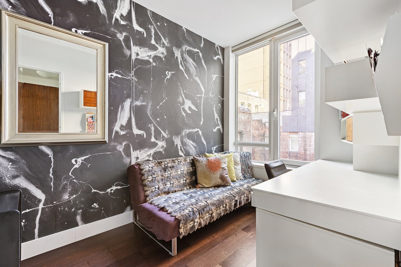 Chic Corner unit in Chelsea