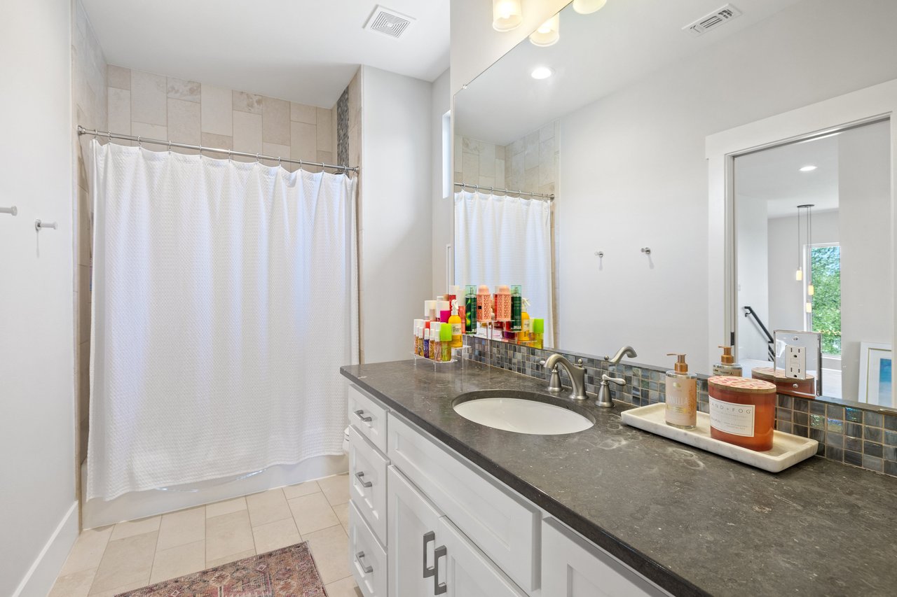 8325 Lakewood Ridge Cv