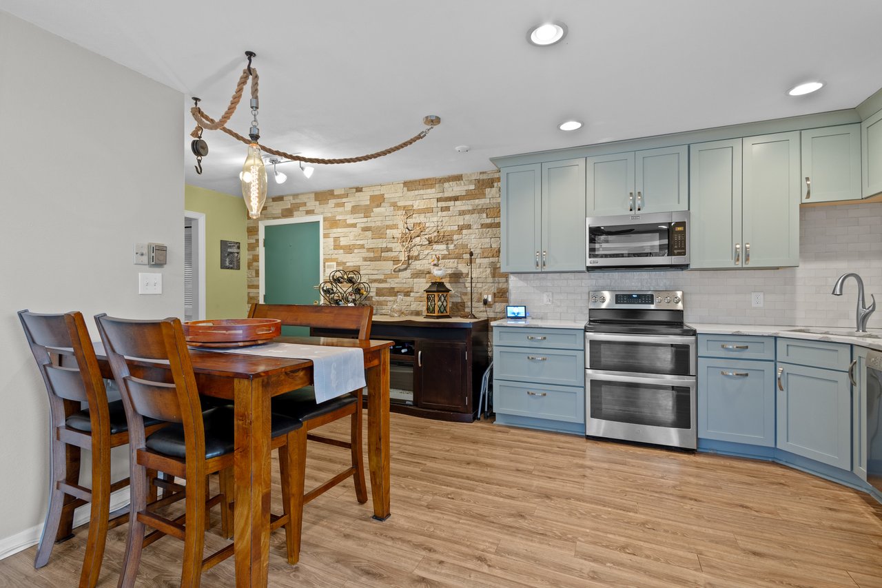 1305 W. Main St. Unit 202 Lake Geneva, WI 53147