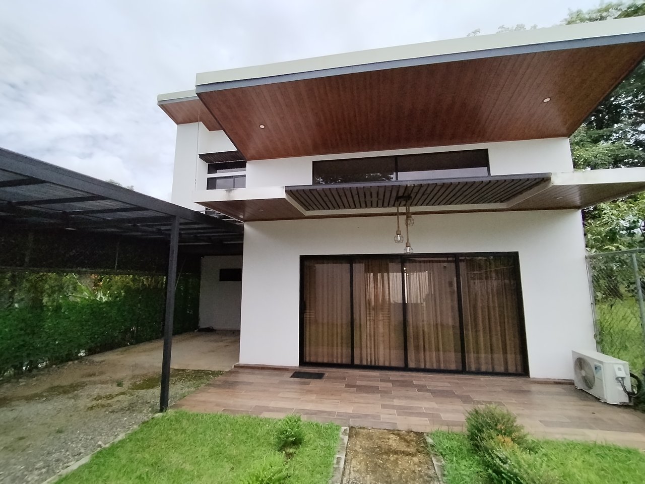 Uncle's House: Contemporary Home for Sale in Uvita - Close to the Beach!