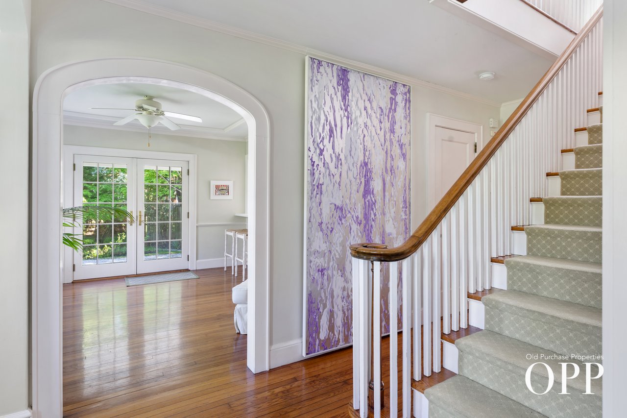 A Classic Residence in the Estate Section