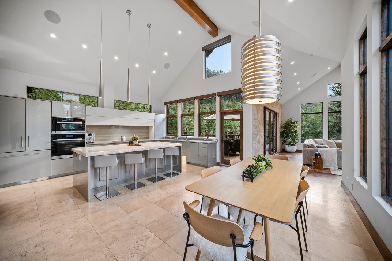Refined Mountain Living at Cairns Landing