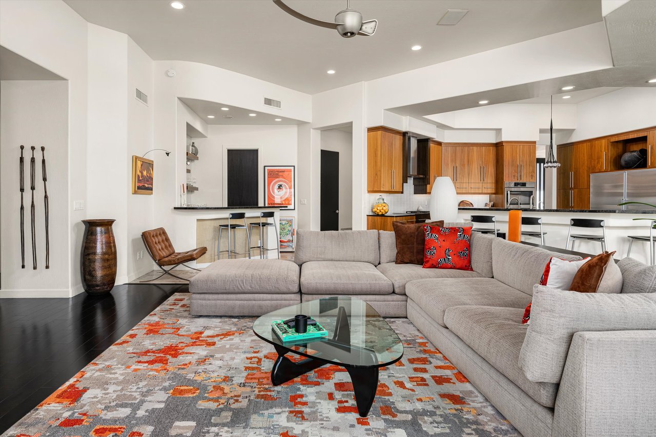 7124 E FOOTHILL Drive