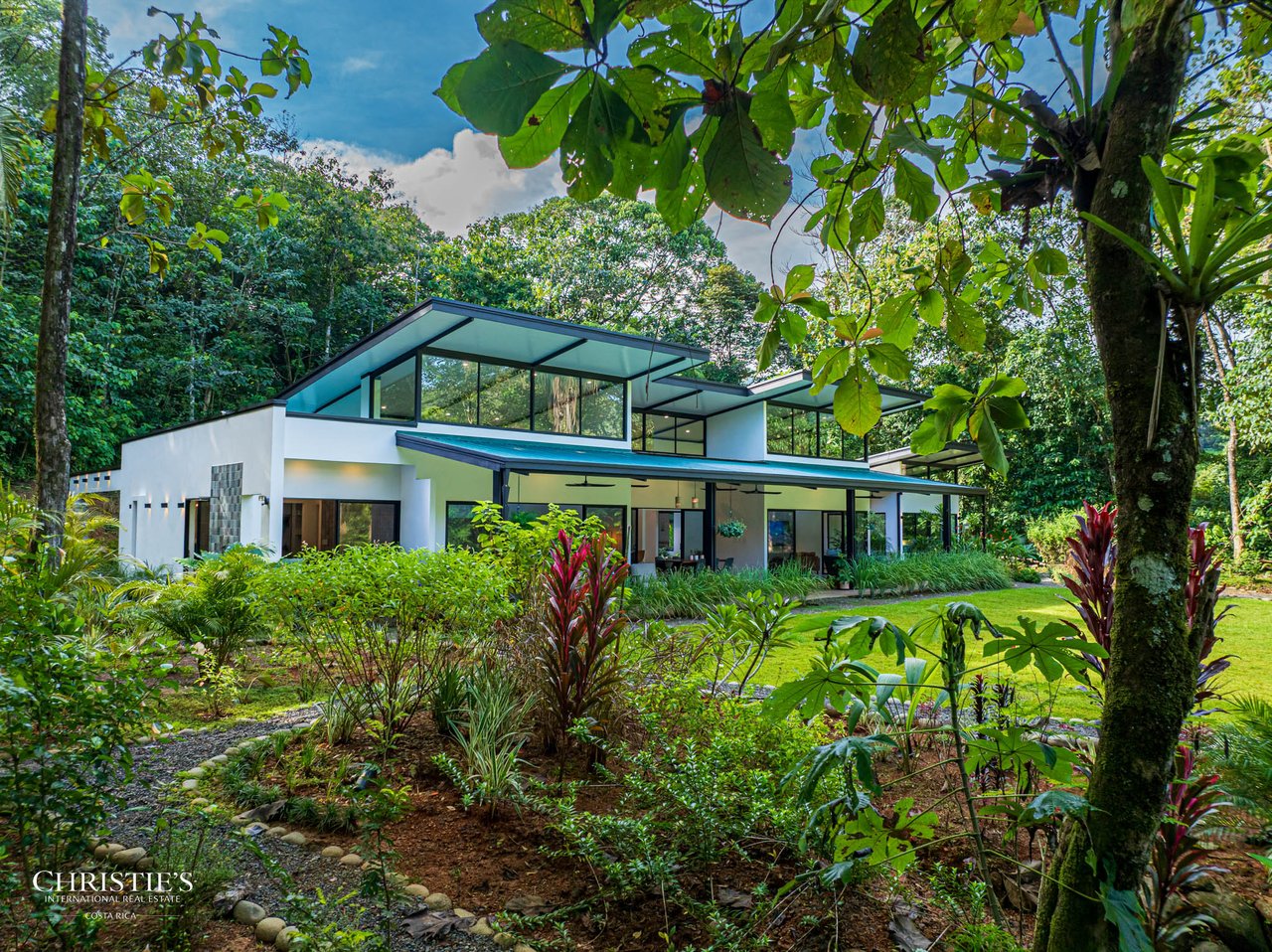 Contemporary Mountain View Villa – 10 Minutes to Playa Dominical