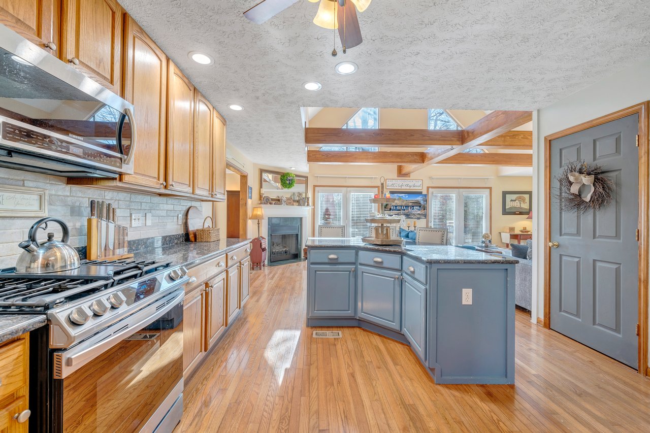100 Sandpiper DR