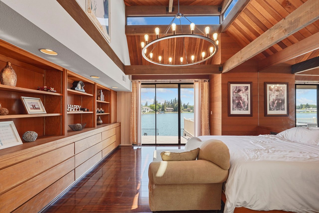 3845 Peninsula Ct