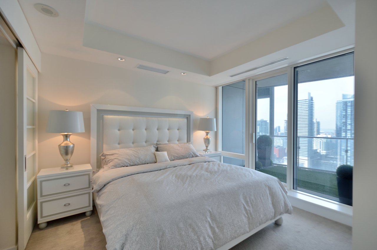 Suite 3003- 180 University Ave