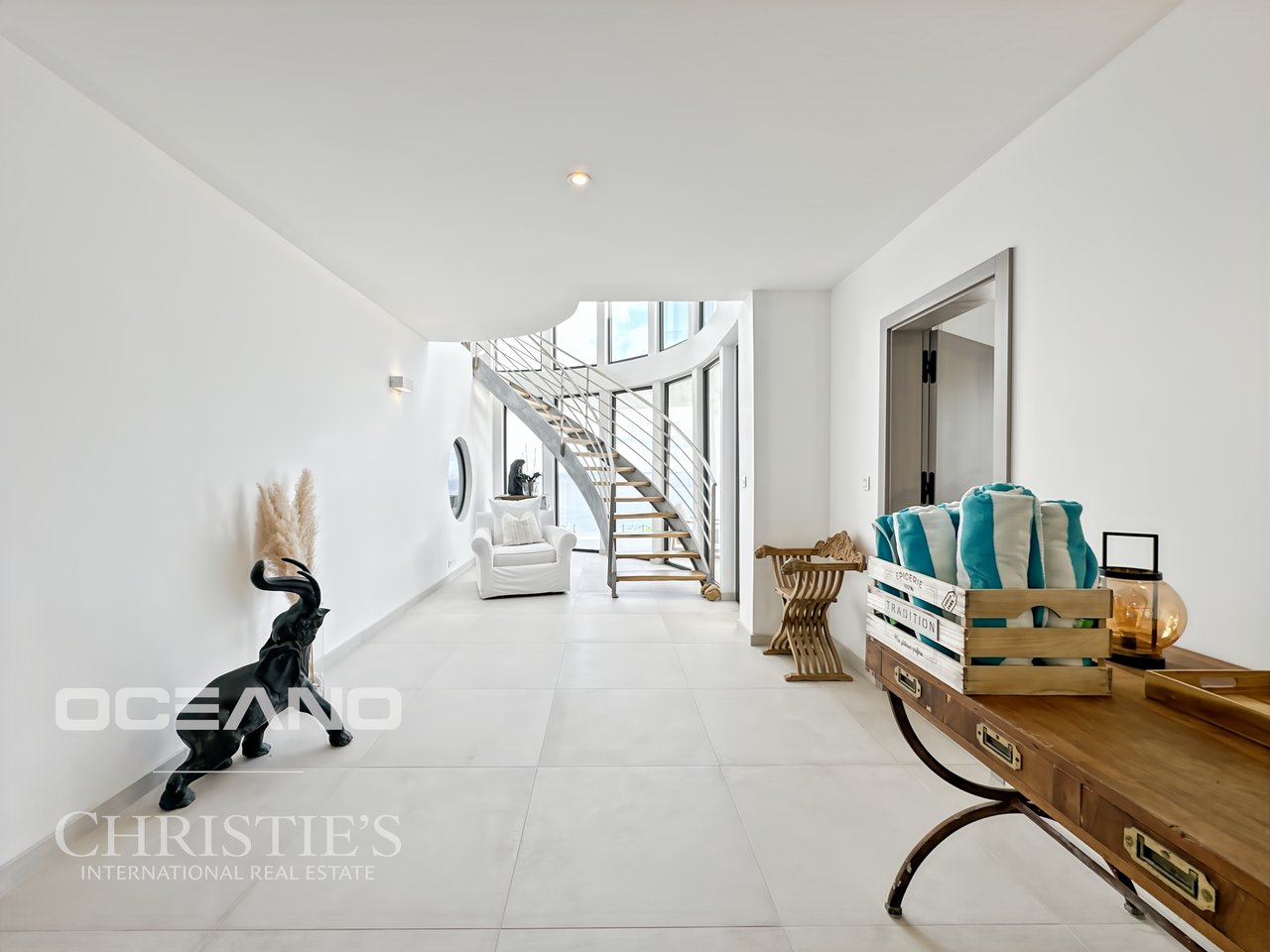 Cliffside Villa - Mont Rouge