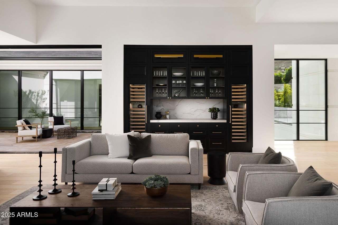 6512 E HUMMINGBIRD Ln