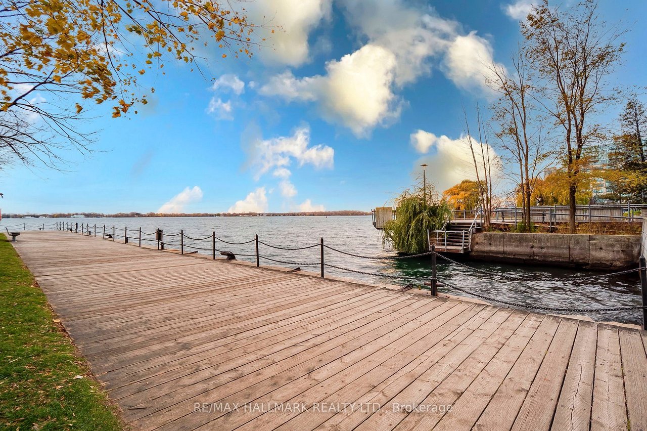 77 Harbour Sq
