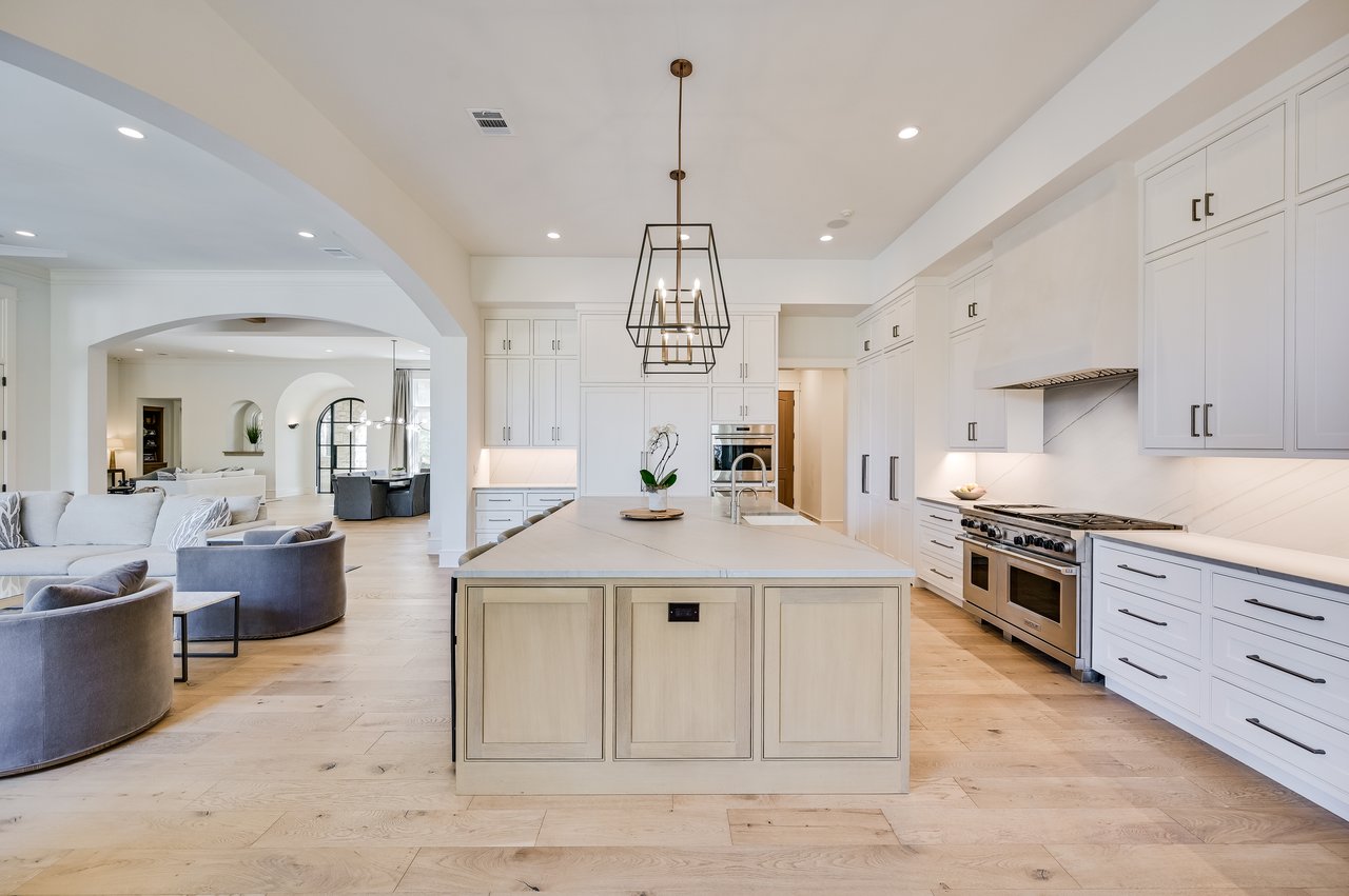 4907 Rollingwood Drive