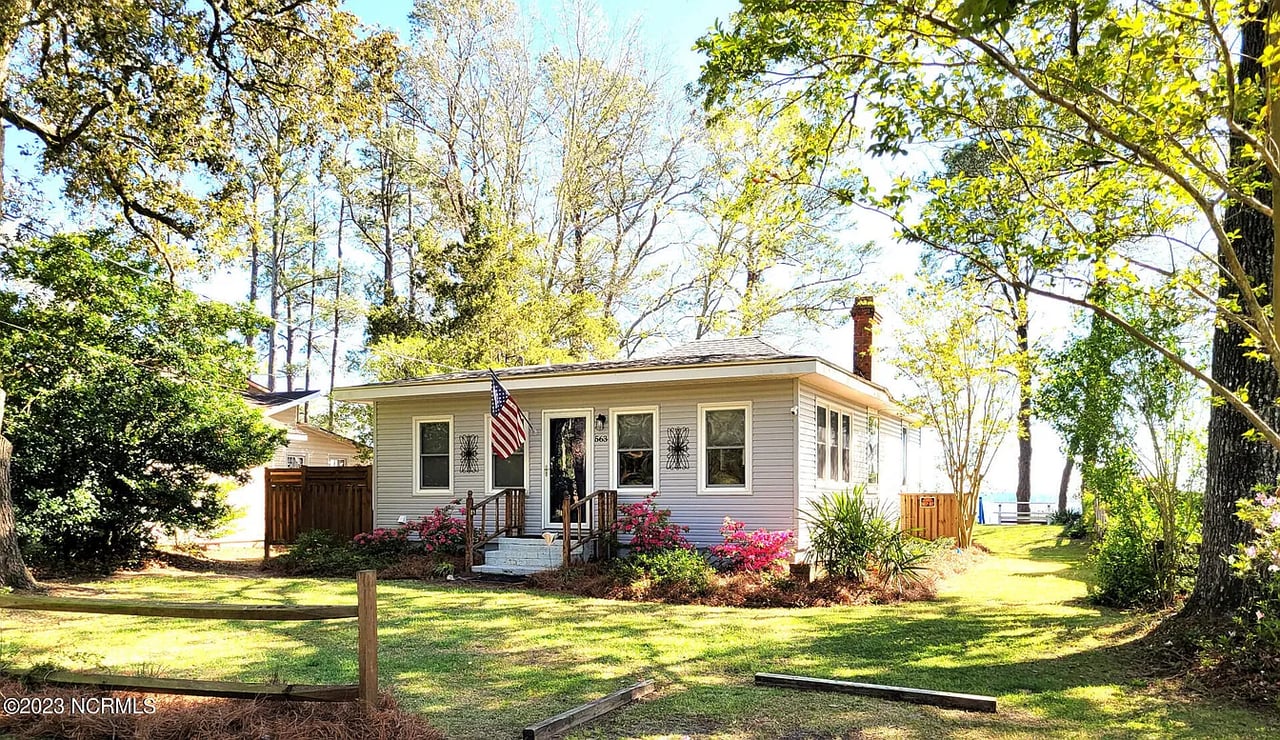 563 Country Club Dr