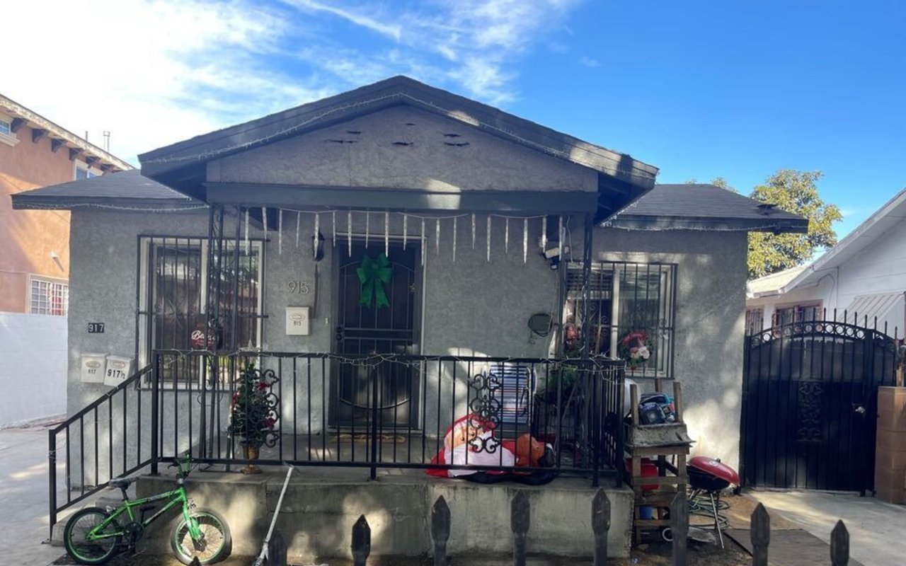 915 E 76th Pl