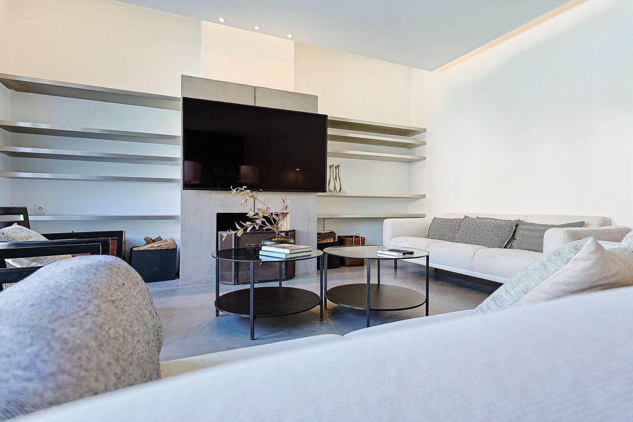 Stylish Renovated 5-Bedroom Villa with Pool in Monte Estoril’s Prestigious Avenida de Portugal