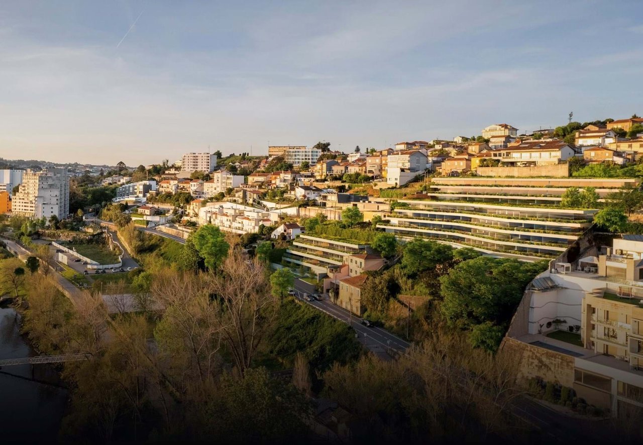 Elegant Two-Bedroom Riverside Retreat with Private Pool and Douro Views