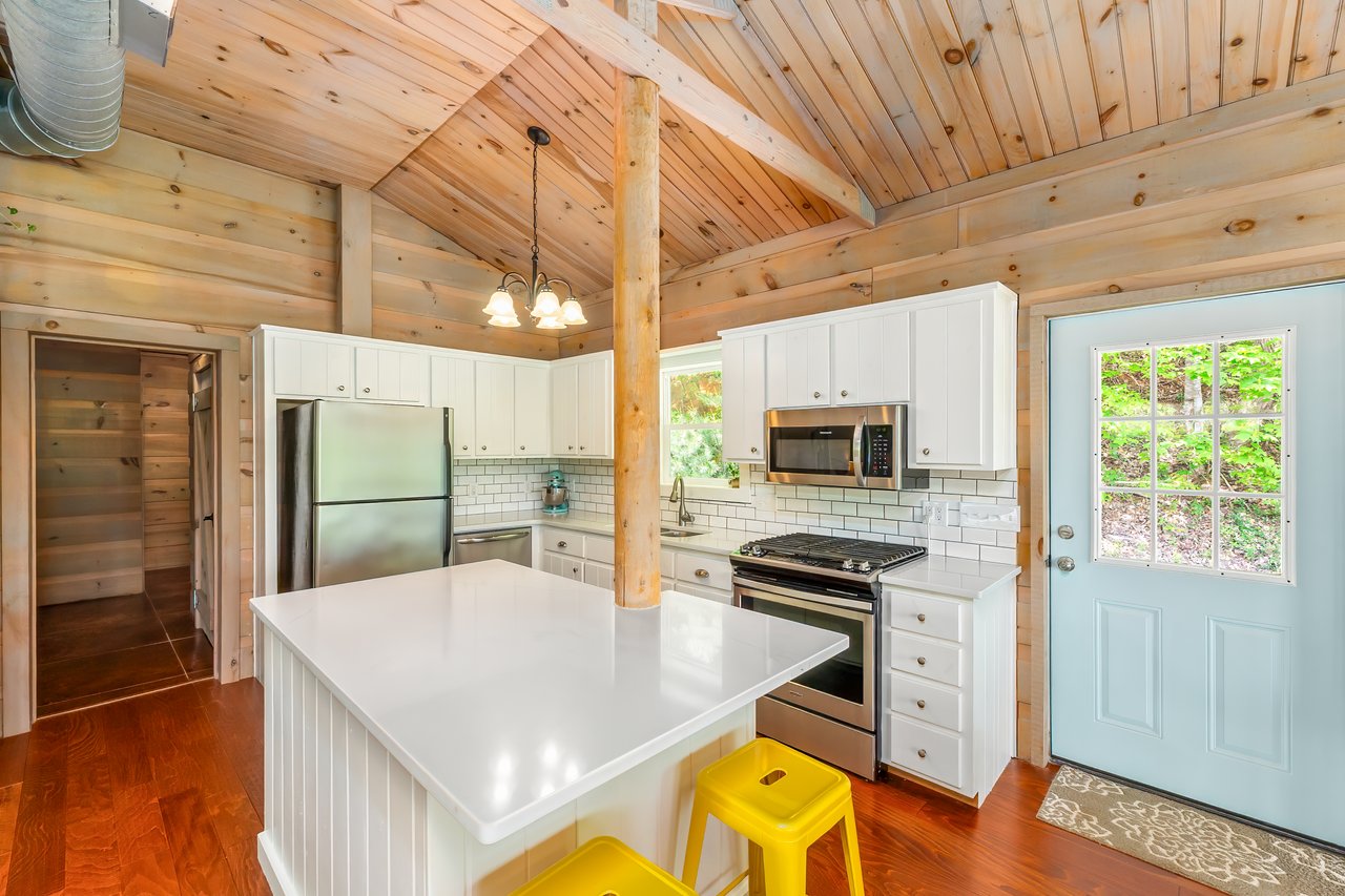 438 PALMETTO DR