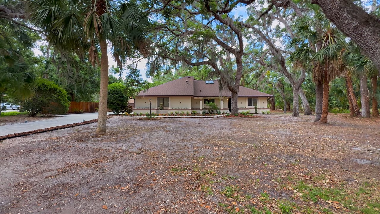 4916 Hidden Oaks Trail, Sarasota, FL 34232