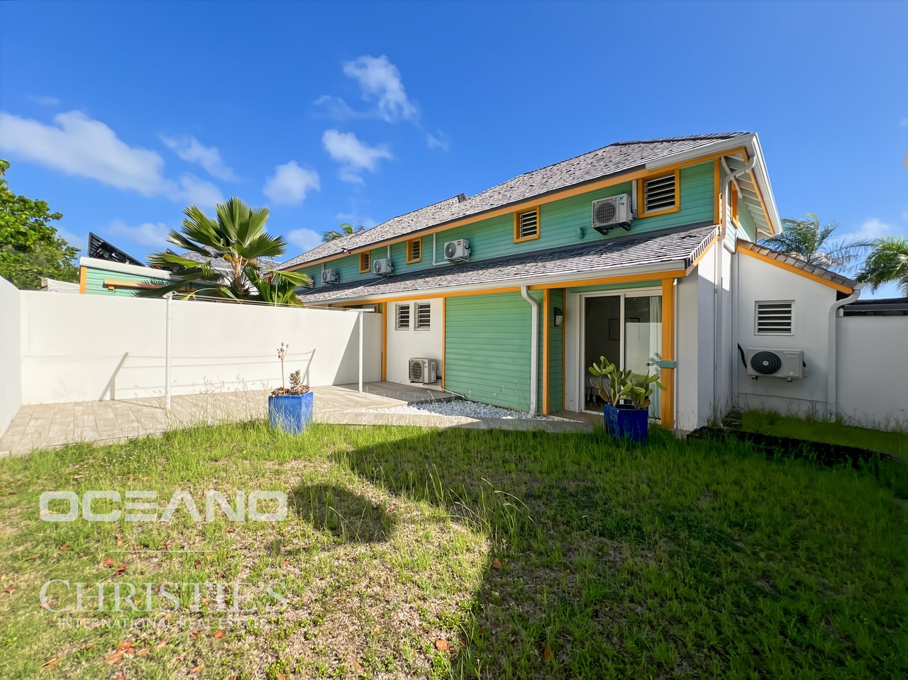 EXCLUSIVITE - 3 bedroom - swimming pool - 5' from the beach - OCEANO Christie's International Real Estate