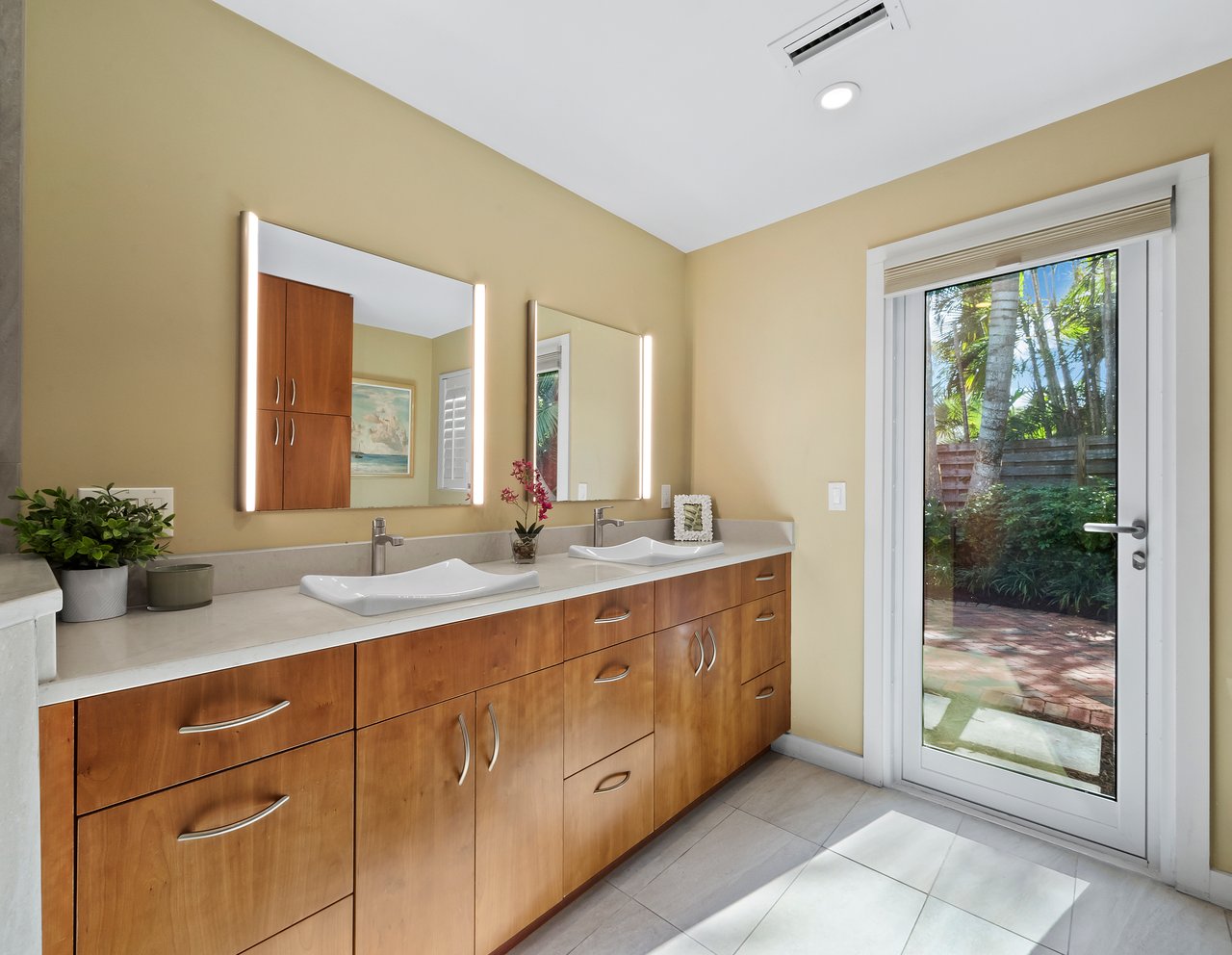 1930 ALTA VISTA ST