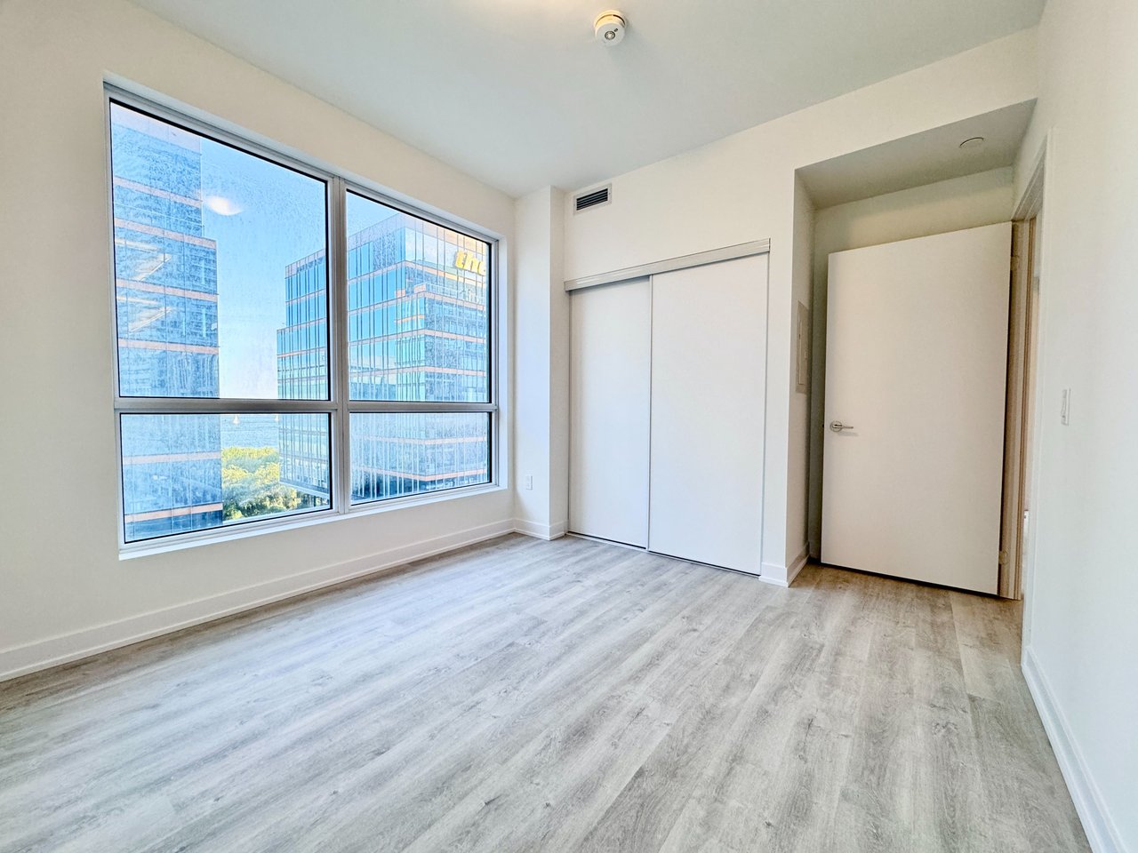 15 Richardson Street 823, Toronto C08 Unit: 823