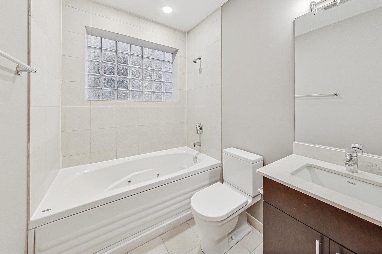 689 N Peoria St Unit 2N