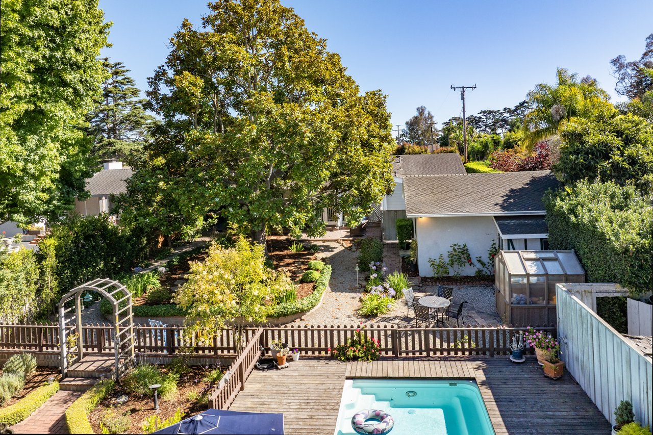 Four Bedroom Home Near Butterfly Beach