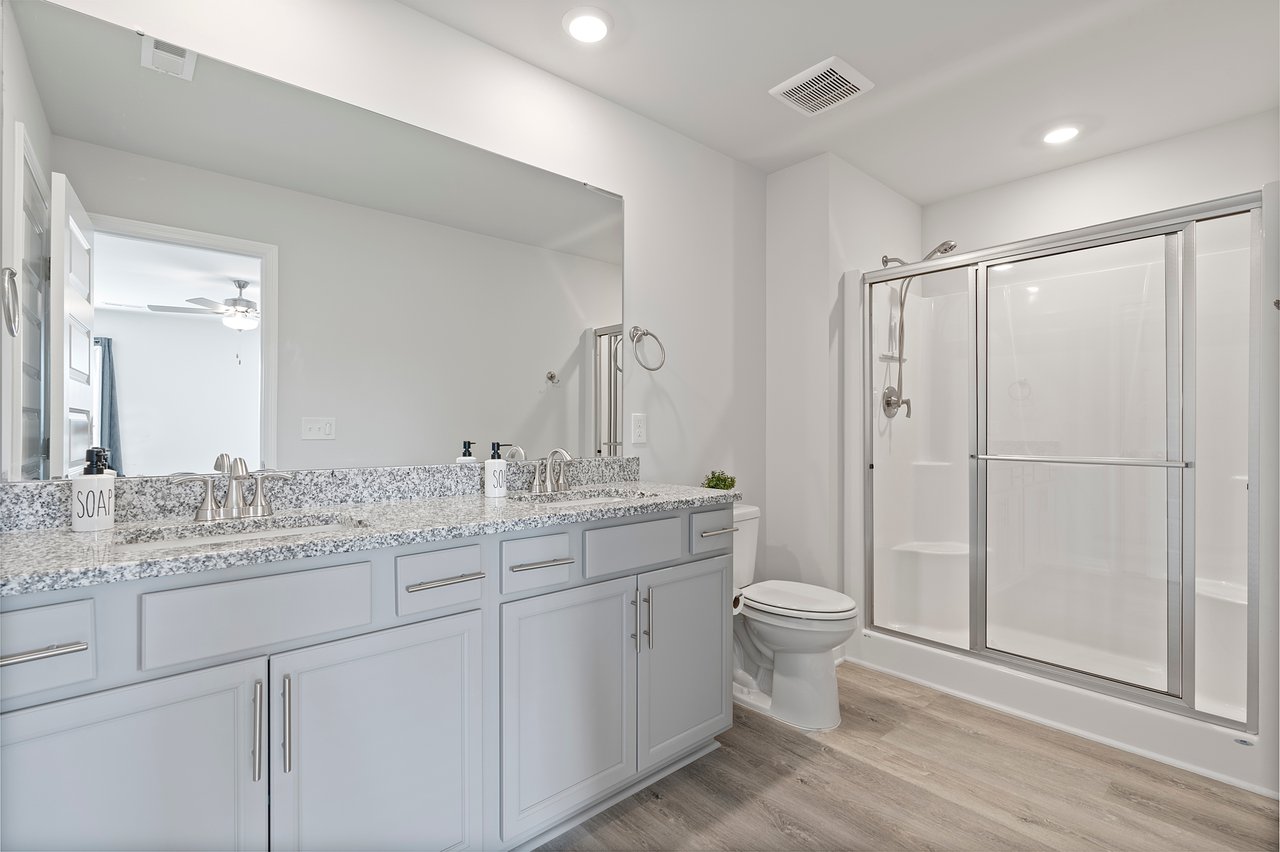 5 BEDROOMS! 3 BATHROOMS! ALMOST BRAND NEW!