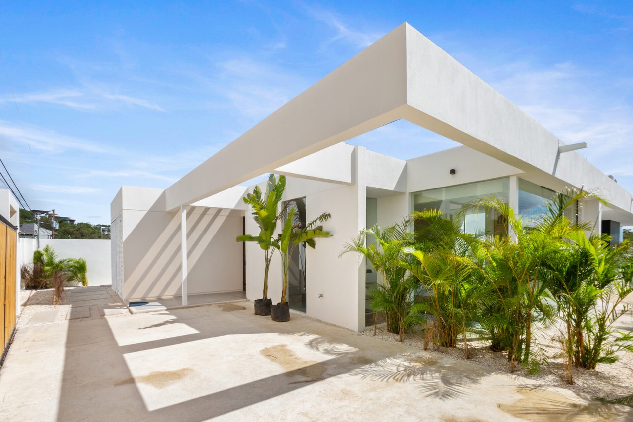 Villa Juba | Contemporary 4-Bedroom Villa with Mono Loco Beach Club Membership in Tamarindo