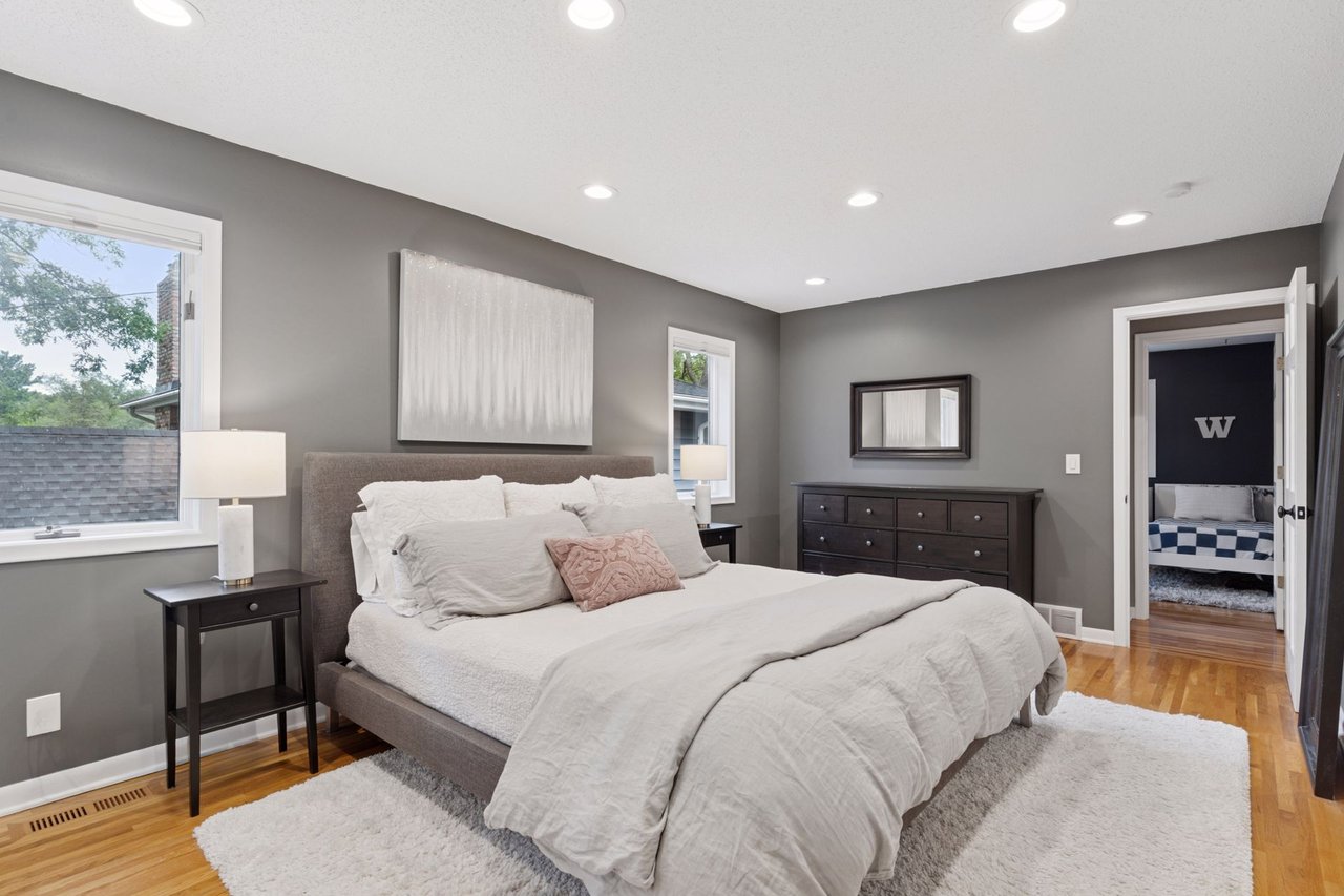 *PENDING* 4516 Vandervork Ave, Edina