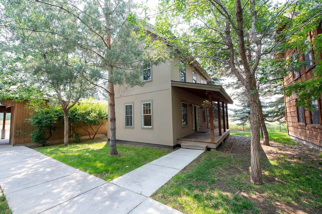 1010 E Myrtle St