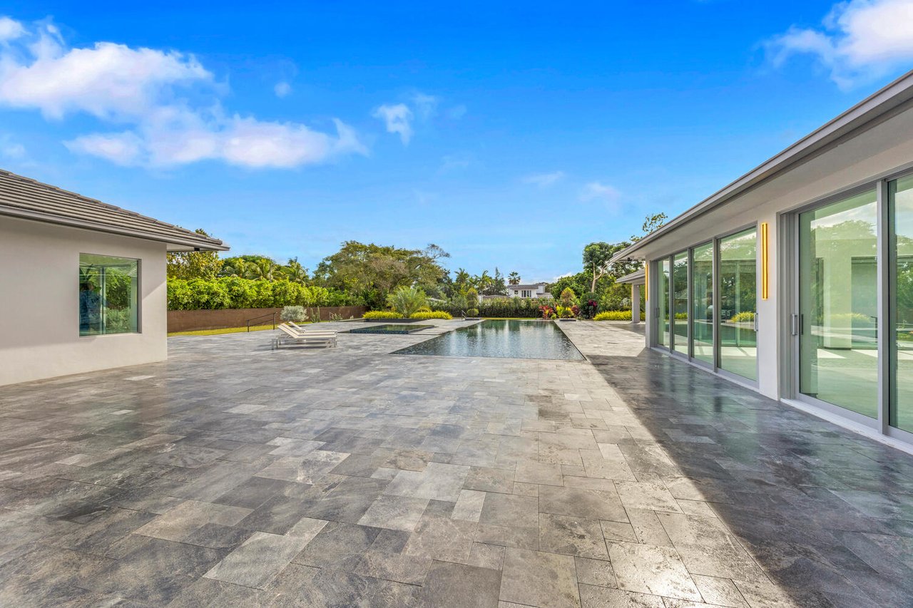 Luxury Estate at 9790 SW 62 St Sells for $5,595,000